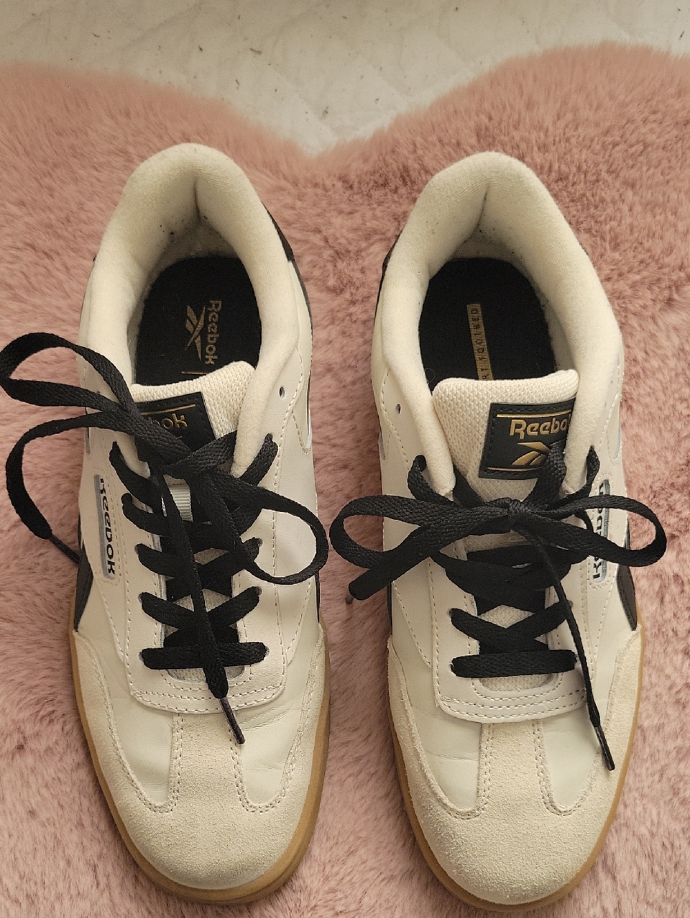 Reebok Off-White & Black Leather Lace-Up Sneakers